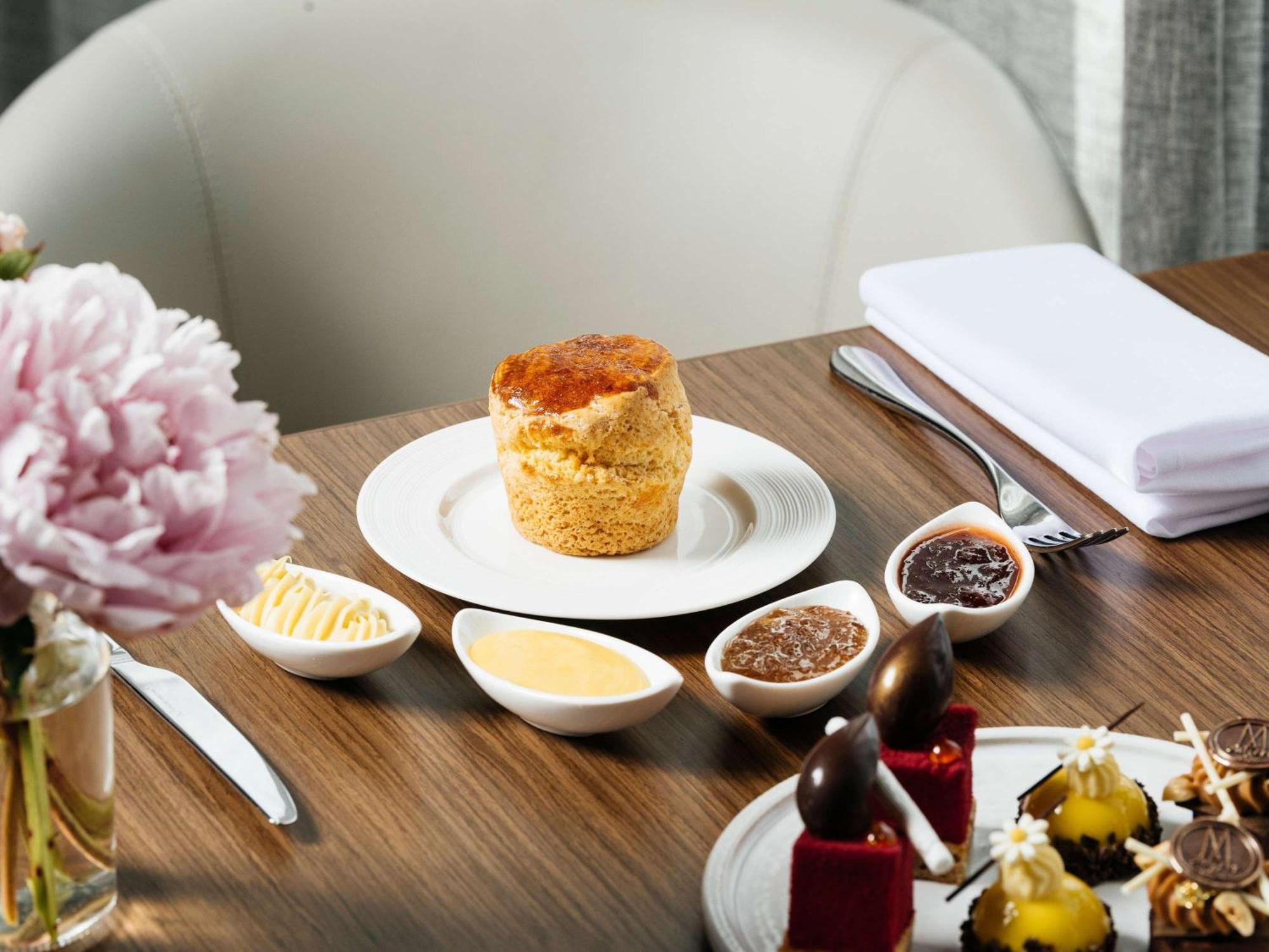 Hotel Chadstone Melbourne Mgallery Collection エクステリア 写真 A selection of desserts