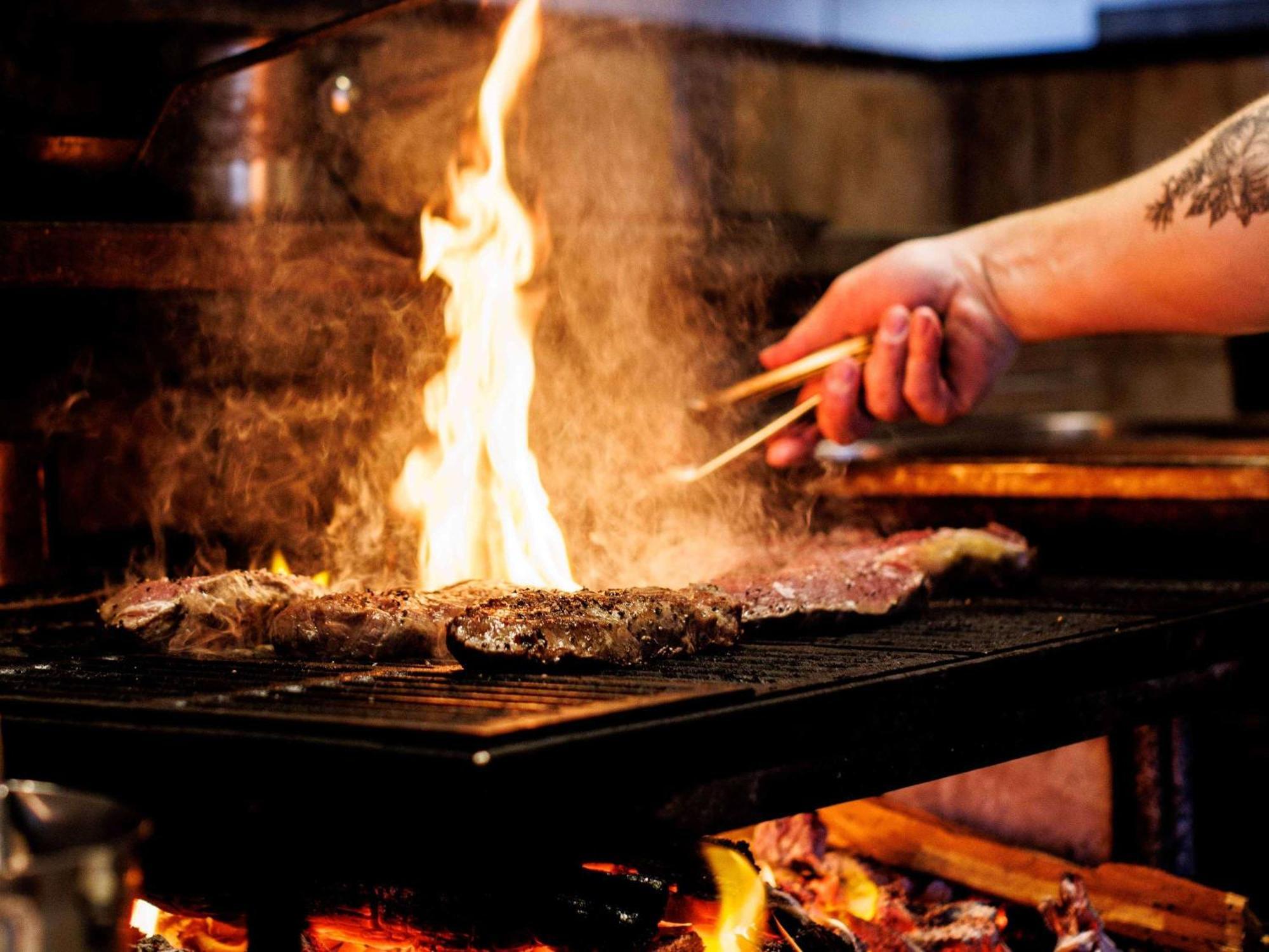 Hotel Chadstone Melbourne Mgallery Collection エクステリア 写真 Cooking with a flaming broiler